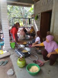 GIAT BKL DUSUN GLUNTUNG MEMBUAT CERIPING PISANG DAN CERIPING UBI